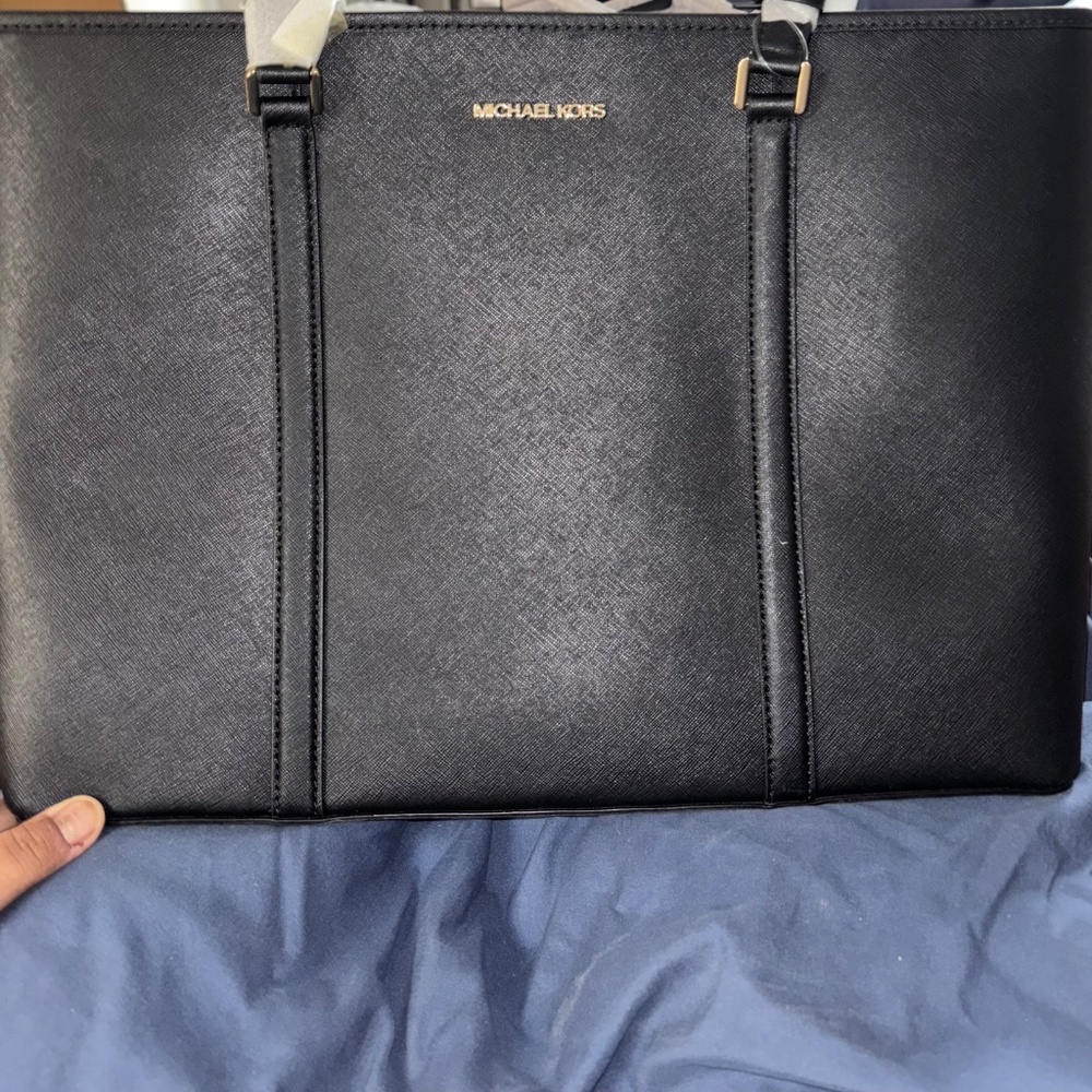 Michael Kors - Picture 2 of 6